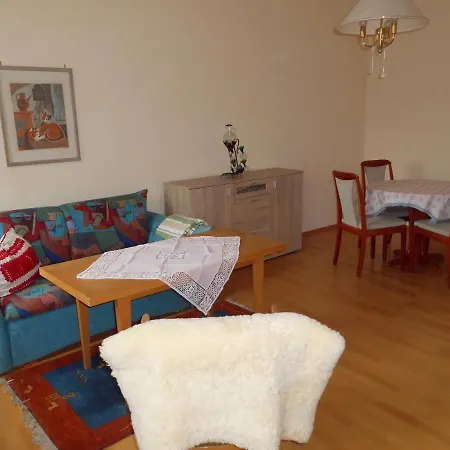 Jung Apartment